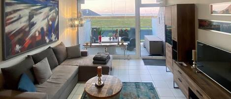 TV, table tennis, stereo