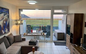 TV, bordtennis og stereoanlegg