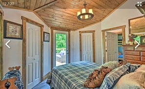 2 bedrooms, WiFi, bed sheets - Cozy Highlands Cottage Newly Remodeled Beautifully Furnished / Special discounts (Highlands)