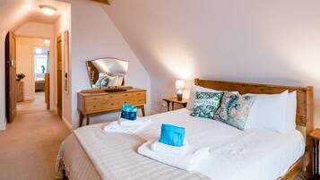 5 bedrooms, WiFi, bed sheets