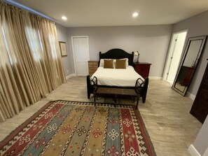 3 bedrooms, desk, iron/ironing board, travel cot