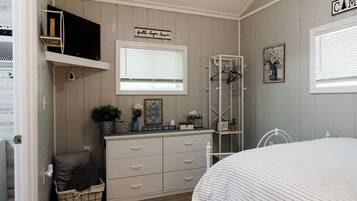 1 bedroom, desk, iron/ironing board, free WiFi
