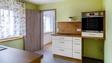Kühlschrank, Ofen, Herdplatte, Geschirrspüler