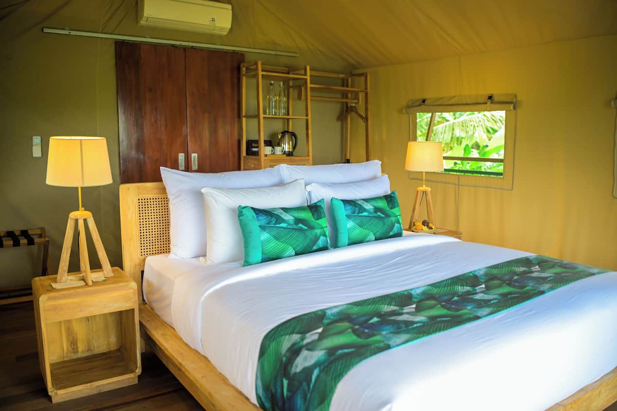 Tallelokero huoneessa, ilmainen Wi-Fi, vuodevaatteet