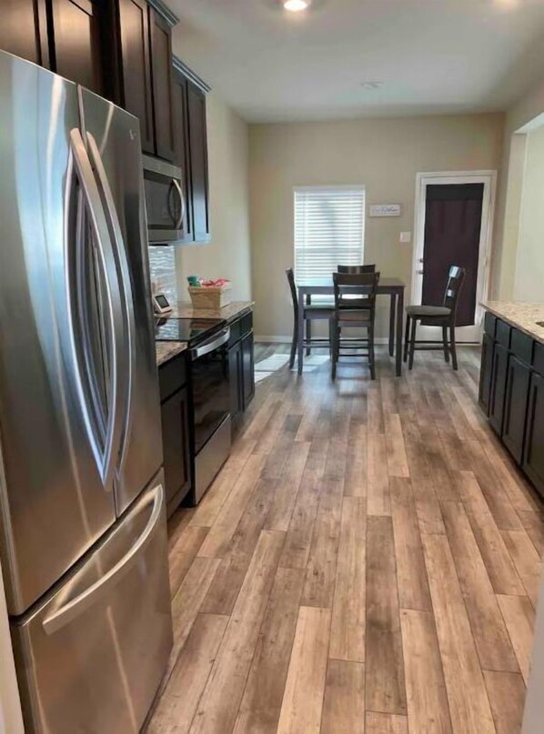 Fridge, microwave - Beautiful, Large 4 bedroom Home in Anna Tx (Anna)