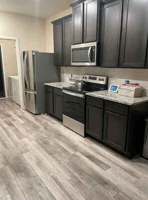 Fridge, microwave - Beautiful, Large 4 bedroom Home in Anna Tx (Anna)