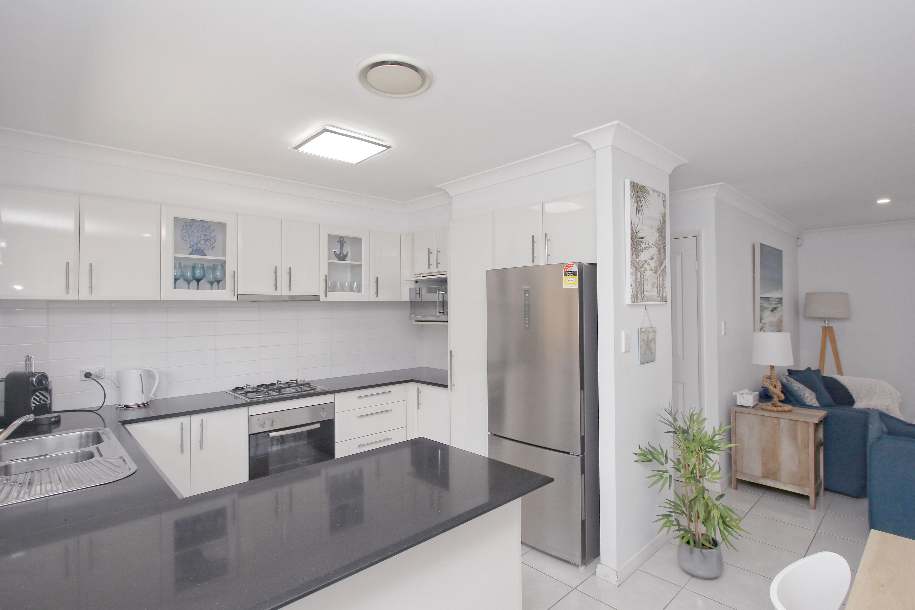 冰箱、微波炉、烤箱、炉灶