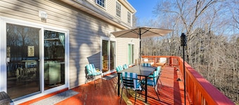 Lakeside retreat with a firepit, dock, sprawling deck, pool table - dog friendly