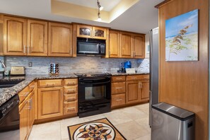 冰箱、微波炉、烤箱、炉灶