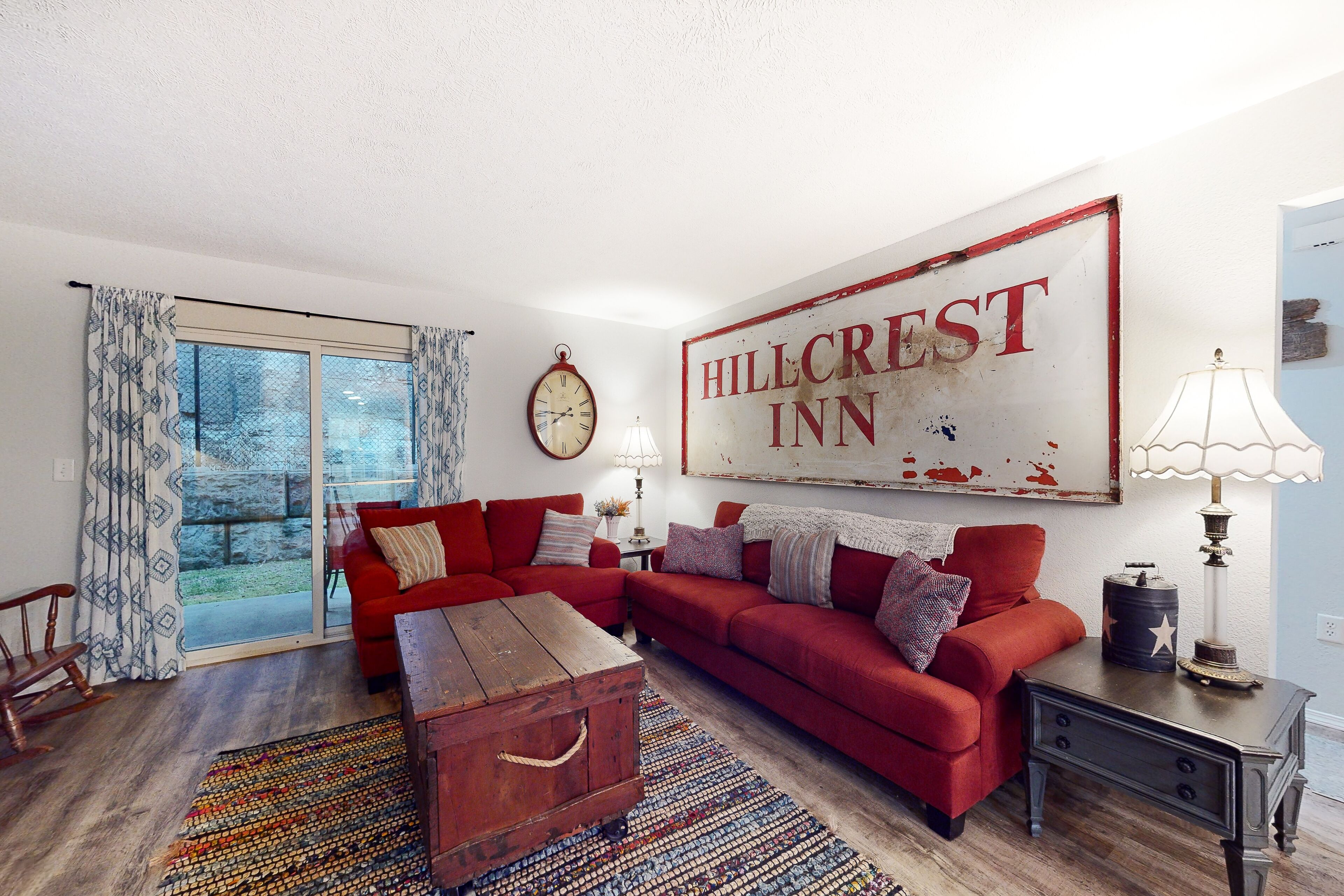 テレビ、テレビゲーム、DVD プレーヤー、ビデオライブラリ