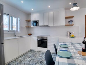 Fridge, microwave, oven, coffee/tea maker