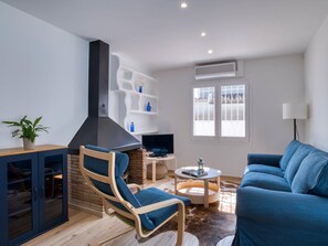 TV, fireplace - Lovely house with private pool close to the beach. HUTG-067003 (l'Escala)