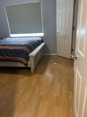 5 habitaciones, escritorio, tabla de planchar con plancha y wifi gratis 