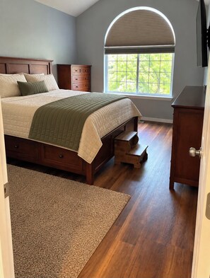 Room - Multi-Family House - Sleeps 16 (Anchorage)