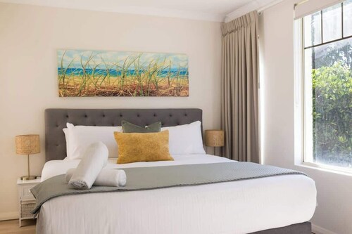 Dunsborough Bay Retreat—Steps from Beach & Dining