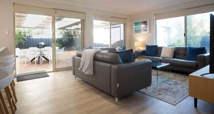 Dunsborough Bay Retreat—Steps from Beach & Dining