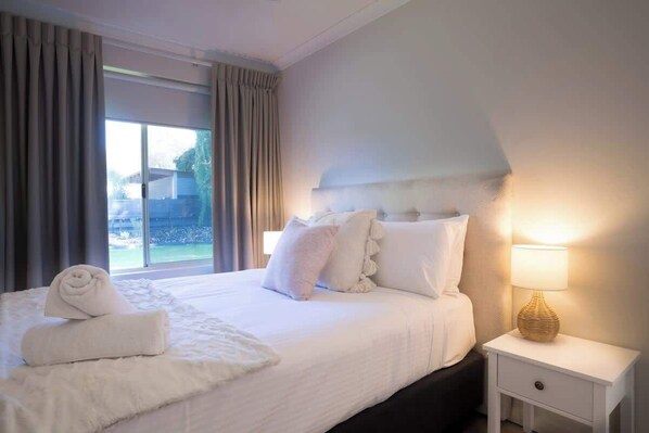 4 bedrooms, iron/ironing board, WiFi, bed sheets