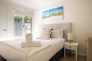 4 bedrooms, desk, iron/ironing board, WiFi