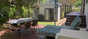 Higgins Hideaway Central Cottage with Garden Oasis