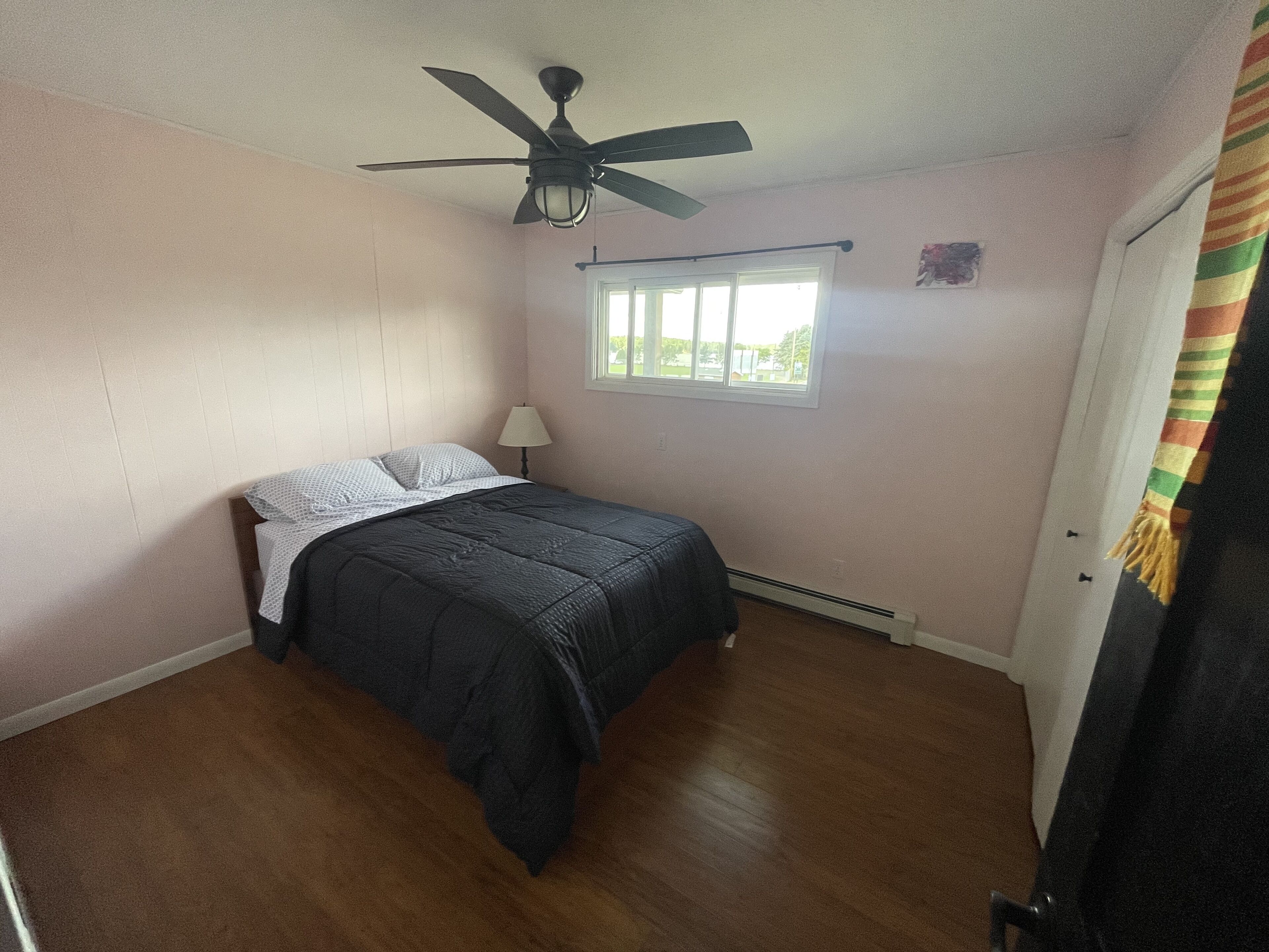 3 chambres, fer et planche à repasser, Wi-Fi gratuit, draps fournis