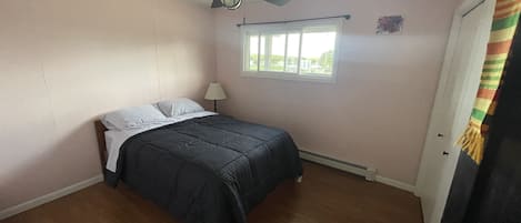 3 chambres, fer et planche à repasser, Wi-Fi gratuit, draps fournis