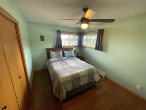 3 bedrooms, iron/ironing board, free WiFi, bed sheets - Spacious 3BR home overlooking Boom Lake, Hodag Park, and Rhinelander amenities (Rhinelander)