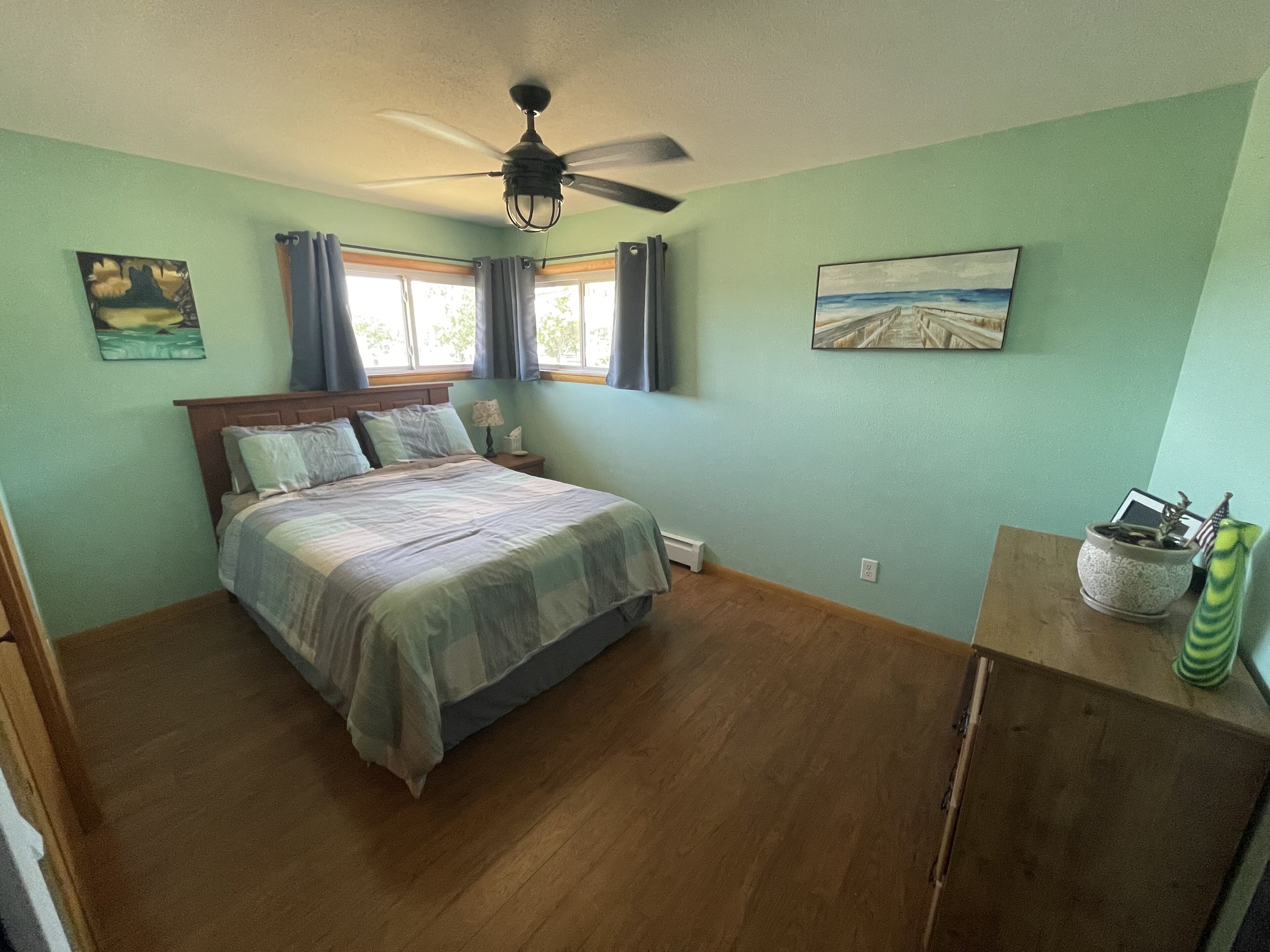 3 bedrooms, iron/ironing board, free WiFi, bed sheets