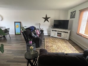 Smart TV - Spacious 3BR home overlooking Boom Lake, Hodag Park, and Rhinelander amenities (Rhinelander)