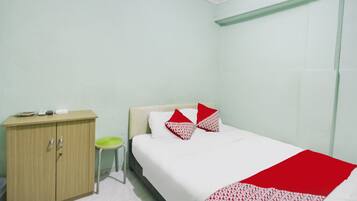 Desk, free WiFi, bed sheets