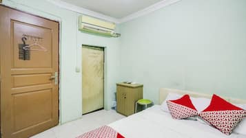 Kamar Double Standar | Meja kerja, Wi-Fi gratis, dan seprai linen