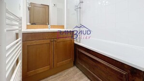 A bathroom with a wooden vanity, a mirror, and a shower enclosure. - Apartment 2 rooms 4 beds -Swimming pool - Footpath (VALLOIRE)