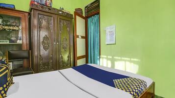 Quarto casal econômico | Wi-Fi de cortesia, roupa de cama