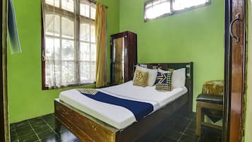 Quarto casal econômico | Wi-Fi de cortesia, roupa de cama