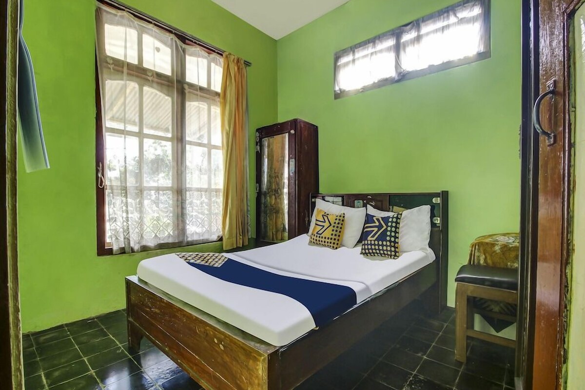 WiFi (free), bed sheets