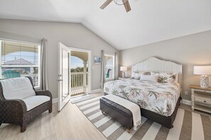 4 habitaciones, escritorio y tabla de planchar con plancha 