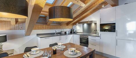 Réfrigérateur, micro-ondes, four, lave-vaisselle