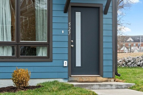 Rebecca's Downtown Luxury Living (527 N 1st St, #C)