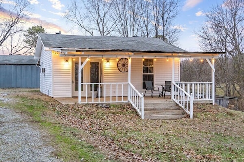 The Flat on Gratton | Lit Covered Outdoor Patio (979 Gratton Road)