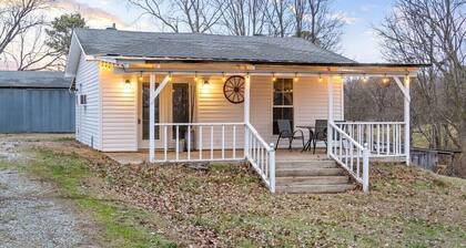 The Flat on Gratton | Lit Covered Outdoor Patio (979 Gratton Road)