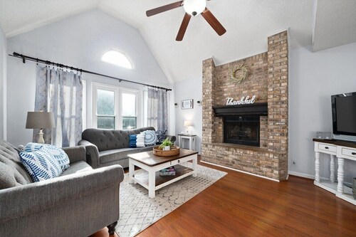 Hudson House | 0.2 Miles to Red River (1726 Broadripple Drive)