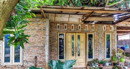 OYO Homes 91157 Desa Wisata Bendosari Kendal