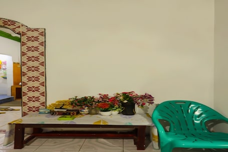 Recepción. Hotel O Homestay Bude Sri