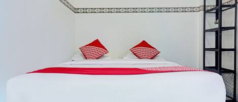 Standard Double Room | Free WiFi, bed sheets