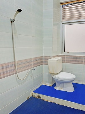 Standard Double Room | Bathroom | Shower, rainfall showerhead, toilet paper