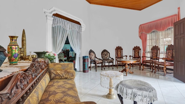 Unclassified image, 1 of 21, button - OYO Life  90539 Taman Borobudur Guest House Syariah (Malang)