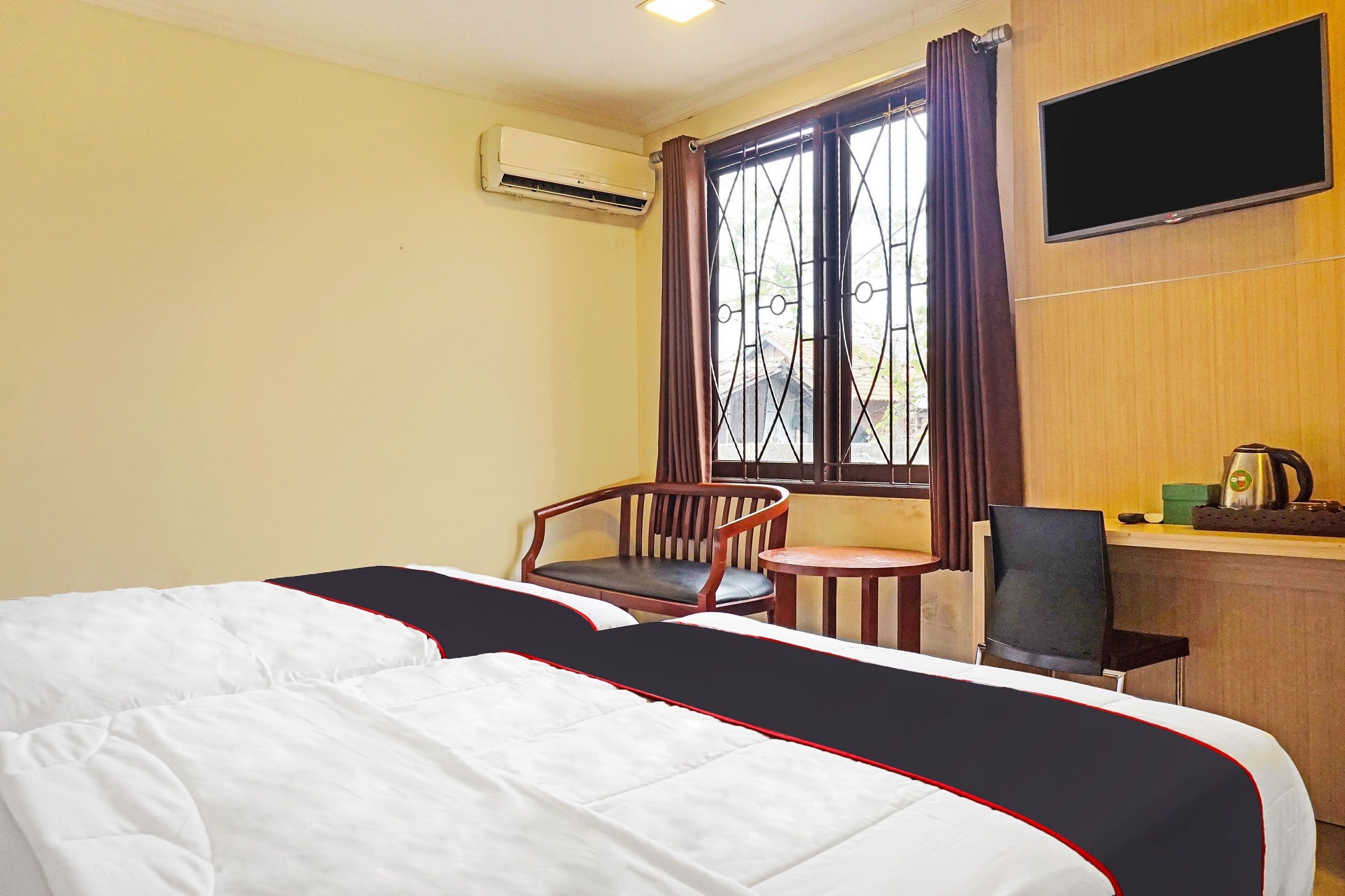deluxe twin room | free wifi, bed sheets