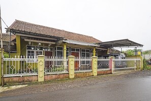 Front of property - Hotel O Eco Tourism Desa Cipada Bukit Senyum Homestay Syariah (Cimahi)