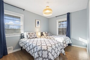 5 Schlafzimmer, Schreibtisch, WLAN, Bettwäsche