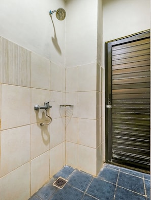 Economy Double Room | Bathroom | Shower, rainfall showerhead, toilet paper