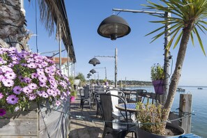 Outdoor dining - Villa La Conche Vue Bassin, 100 m from the beach (Lège-Cap-Ferret)